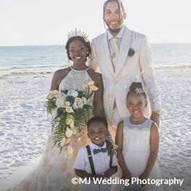  A wedding family on the beach
