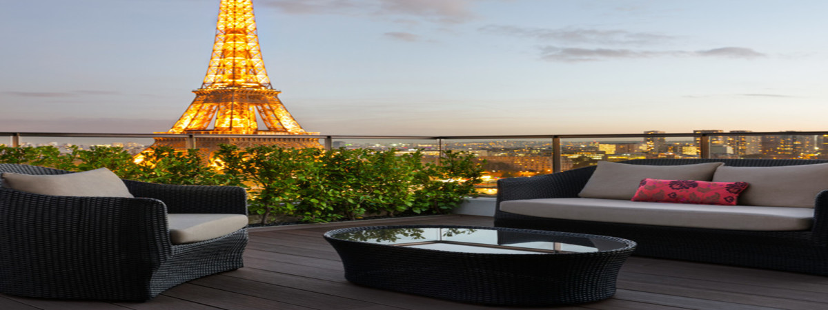 Enjoy a unique gastronomic experience with a breath-taking view on the Eiffel Tower.